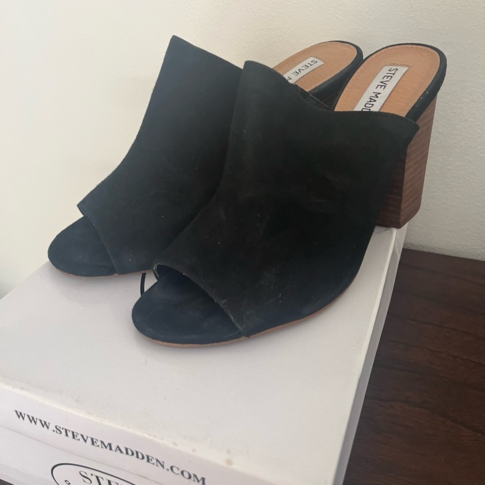 Steve Madden black suede astonish sandals size 9